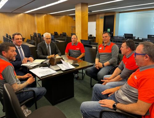 De las Cuevas se reúne en el Congreso con los trabajadores de Bridgestone y les traslada el apoyo del PP